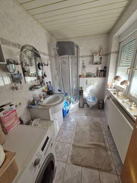 EG: Bad mit Dusche - 