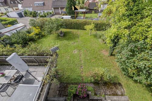Aus dem 1. Stock Terrasse und Garten im Blick - 