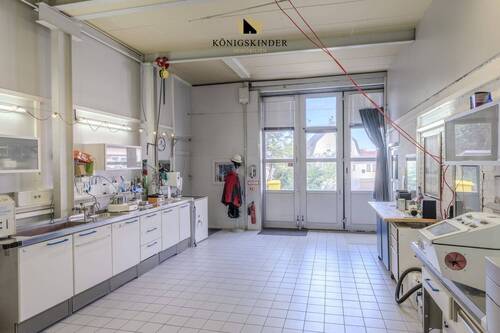 Einfacher Zugang dank großem Falttor - 