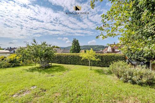 Garten als Spielplatz & Gemüsegarten denkbar - 