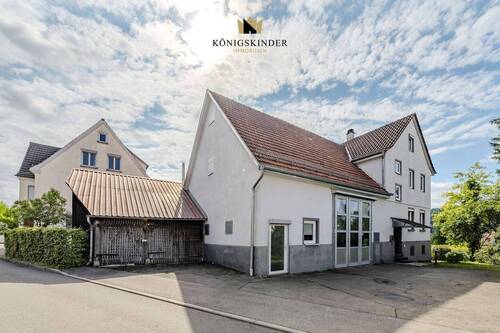 Viel Platz auch vor dem Haus - 7 Zimmer Einfamilienhaus zum Kaufen in Urbach