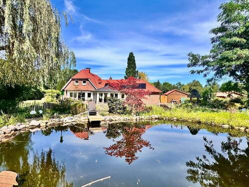 Südansicht - Beeindruckendes Landhaus-Anwesen mit Wintergarten- Pavillon, Oldtimer- Garage, eingezäuntem Weideland in Wiefelstede- Zentrum