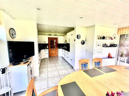 Wohnküche mit neuw. Einbauküche - 