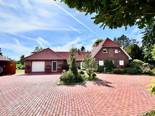 Eingangsansicht - 5 Zimmer Mehrfamilienhaus, Wohnhaus in Wiefelstede