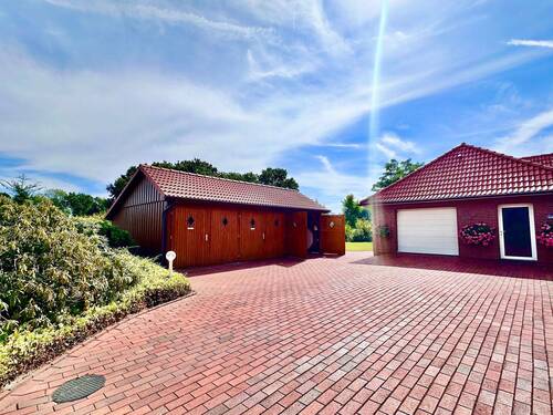 Garagengebäude - Mehrfamilienhaus, Wohnhaus mit 179,00 m&sup2; in Wiefelstede zum Kaufen