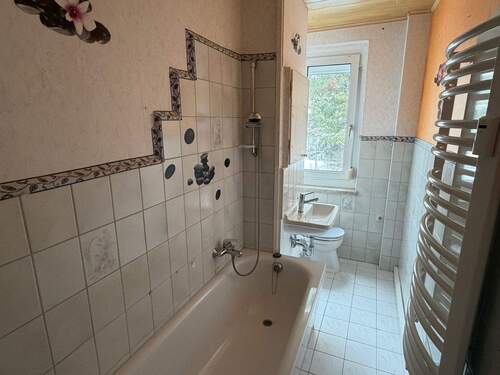 Bad - Etagenwohnung mit 46,40 m&sup2; in Crimmitschau zum Kaufen