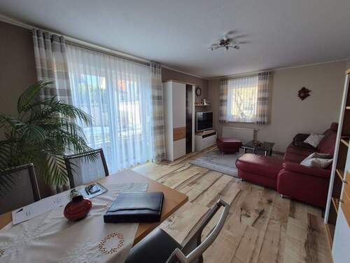  Wohn- und Esszimmer - 