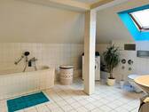 Bad mit Wanne - - 