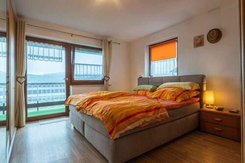 Schlafzimmer EG - 1 Zimmer Mehrfamilienhaus, Wohnhaus in Grafenau
