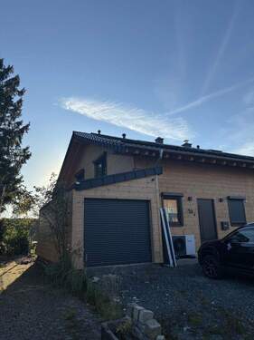Frontansicht mit Garage - RESERVIERT!!! Exklusive Doppelhaushälfte in Odenthal-Scheuren