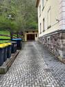 Einfahrtsbereich - Mehrfamilienhaus, Wohnhaus zum Kaufen in Freital