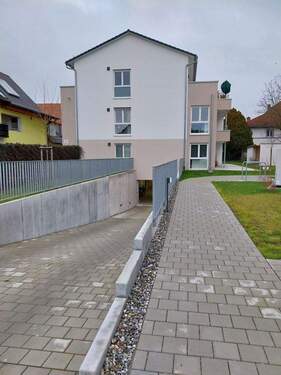 Hausansicht - 4 Zimmer Etagenwohnung zur Miete in Rielasingen-Worblingen