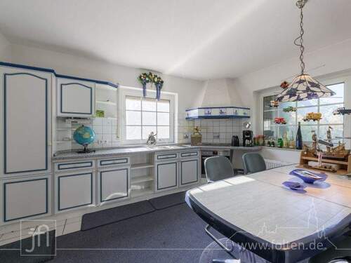 großzügige Küche - 