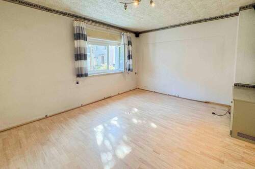 Wohnzimmer - 6 Zimmer Mehrfamilienhaus, Wohnhaus zum Kaufen in Nürnberg