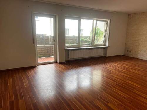 Wohnzimmer & Terrasse - 2 Zimmer Etagenwohnung in Augsburg