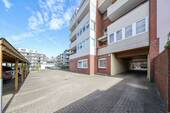 Carport-Stellplatz auf dem Hof - 