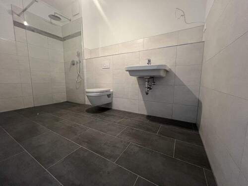 Badezimmer mit Dusche - 