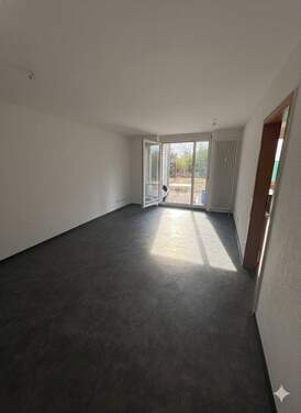 Wohnzimmer mit viel Licht - Helle 2-Zimmer-Terrassenwohnung WN-Neustadt mit Garten & Stellplatz, von privat