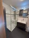 Bad mit großer Duschkabine - 2 Zimmer Terrassenwohnung in Waiblingen