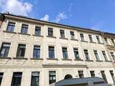 Hausansicht - Schöne 2 R-Whg, Bad mit Fenster und Balkon!