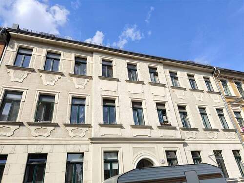 Hausansicht - Schöne 2 R-Whg, Bad mit Fenster und Balkon!