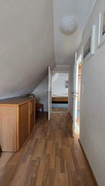 Dachgeschoss 2 Schlafzimmer.jpg - 