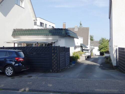 Ansicht Straßenseite - 6 Zimmer Einfamilienhaus zum Kaufen in Solingen