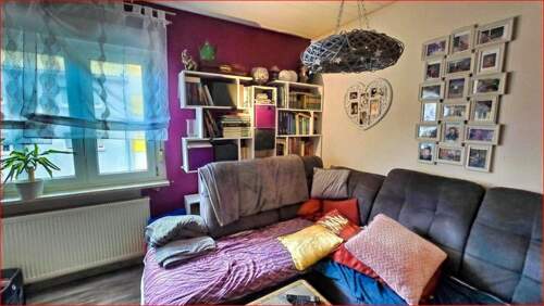 Wohnzimmer - 4 Zimmer Etagenwohnung zum Kaufen in Pforzheim