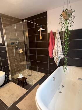 Badezimmer + Badewanne - 