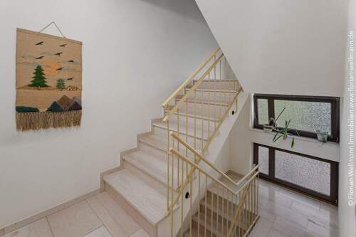 Treppenhaus gepflegt - lediglich 3 Wohneinheiten im Haus - 4 Zimmer Etagenwohnung in Sendenhorst