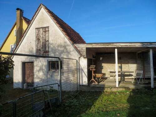 Garage mit Sitzplatz - 