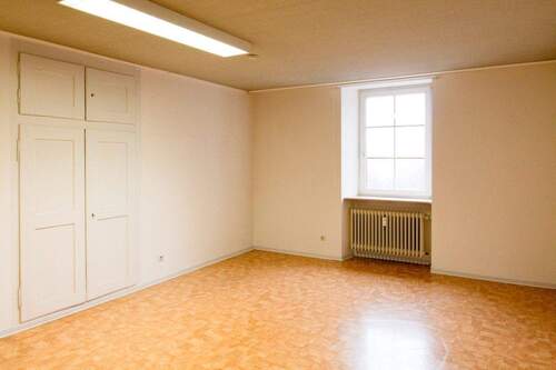 Zimmer mit Wandschrank - Etagenwohnung in Bonndorf zum Kaufen