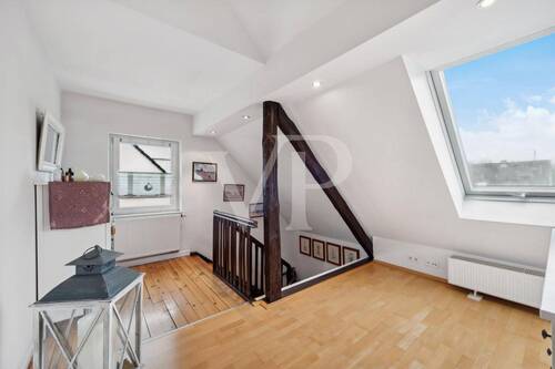 Lichtdurchflutete Galerie im Dachgeschoss - 