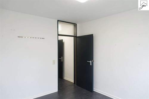 Zimmer II mit angrenzendem Badezimmer Bild II - 