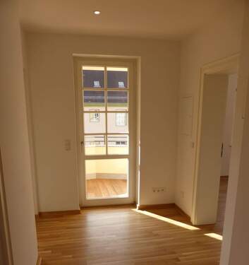 Referenzbild Flur - Modern sanierte 3-Raum-Wohnung mit Loggia im beliebten 'Tilia-Carré' - Denkmalsanierung 2015 !