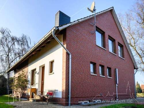 Aussenansicht Gartenseite - 8 Zimmer Einfamilienhaus in Moormerland