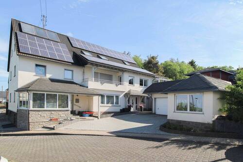 Frontansicht - Vielseitiges Zweifamilienhaus mit großem Potenzial in Rödelhausen