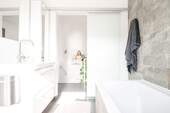 Badezimmer mit Wanne (6).jpeg - 