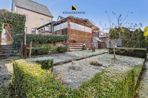 Weitläufiger Garten mit viel Gestaltungspotenzial... - 6 Zimmer Einfamilienhaus zum Kaufen in Münsingen