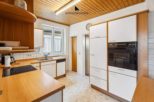 Küche mit Potenzial – funktional, hell und bereit für neue Ideen... - 