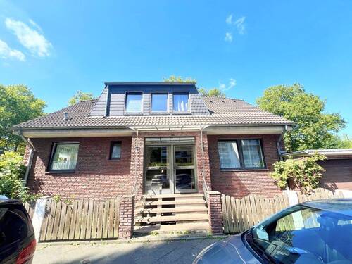 Außenansicht - Praktisches Zweifamilienhaus mit Ausblick ins Grüne