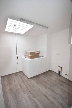 Ladenfläche Bild 3 - Gewerbeobjekt (Büro, Produktion, Verkauf) in Wedel zur Miete