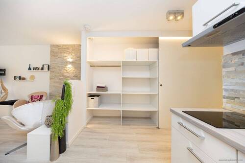Geräumiger Einbauschrank - 1 Zimmer Etagenwohnung in München