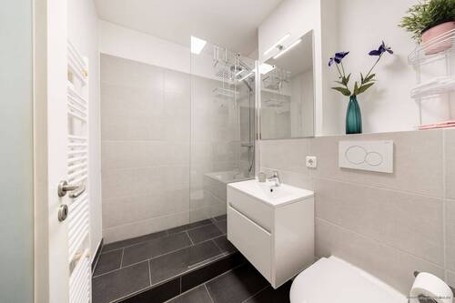 Modernes Badezimmer - Etagenwohnung mit 38,00 m² in München zum Kaufen
