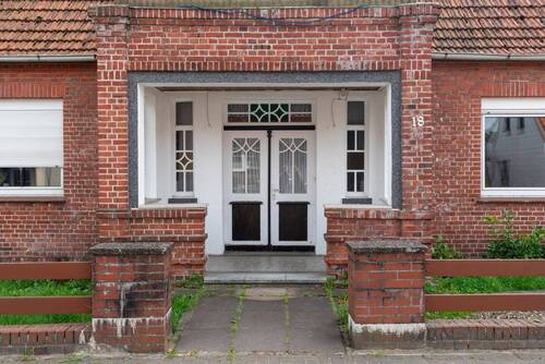 Hauseingang - Einfamilienhaus mit 256,40 m² in Lauenbrück zum Kaufen
