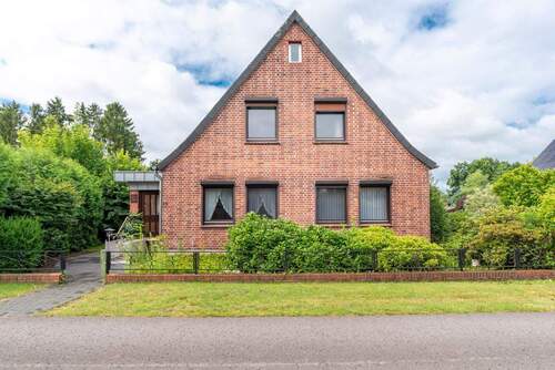 Straßenansicht - 5 Zimmer Mehrfamilienhaus, Wohnhaus zum Kaufen in Vahlde
