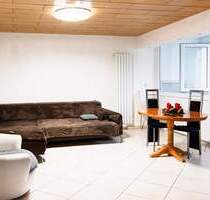 Wohnen mit Komfort: 4-Zimmer-Wohnung mit hauseigenem Hallenbad - Rümmingen