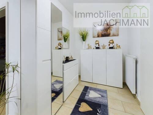 Diele - 2 Zimmer Etagenwohnung zum Kaufen in Mitterfels