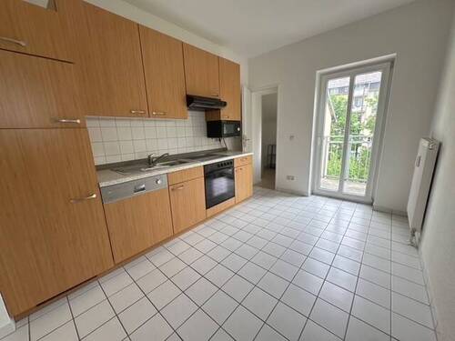 Küche - DG + Aufzug + Küche mit EBK & Balkon + WG-gerecht !