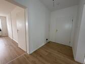 Flur. - 2 Zimmer Etagenwohnung zur Miete in Chemnitz